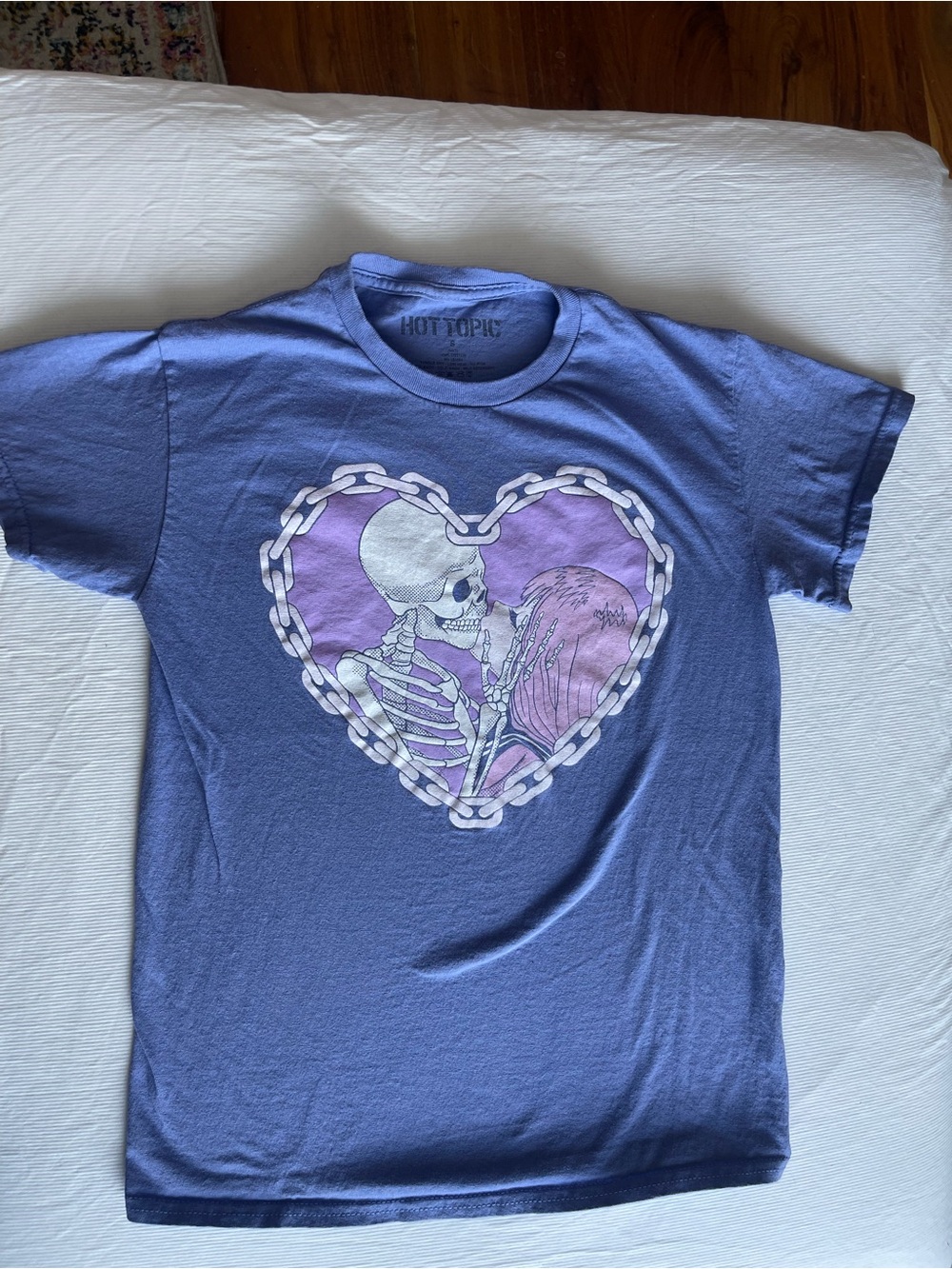 Hot Topic Skeleton Kissing Heart Chain Graphic Tee Purple Goth Emo Shirt Small